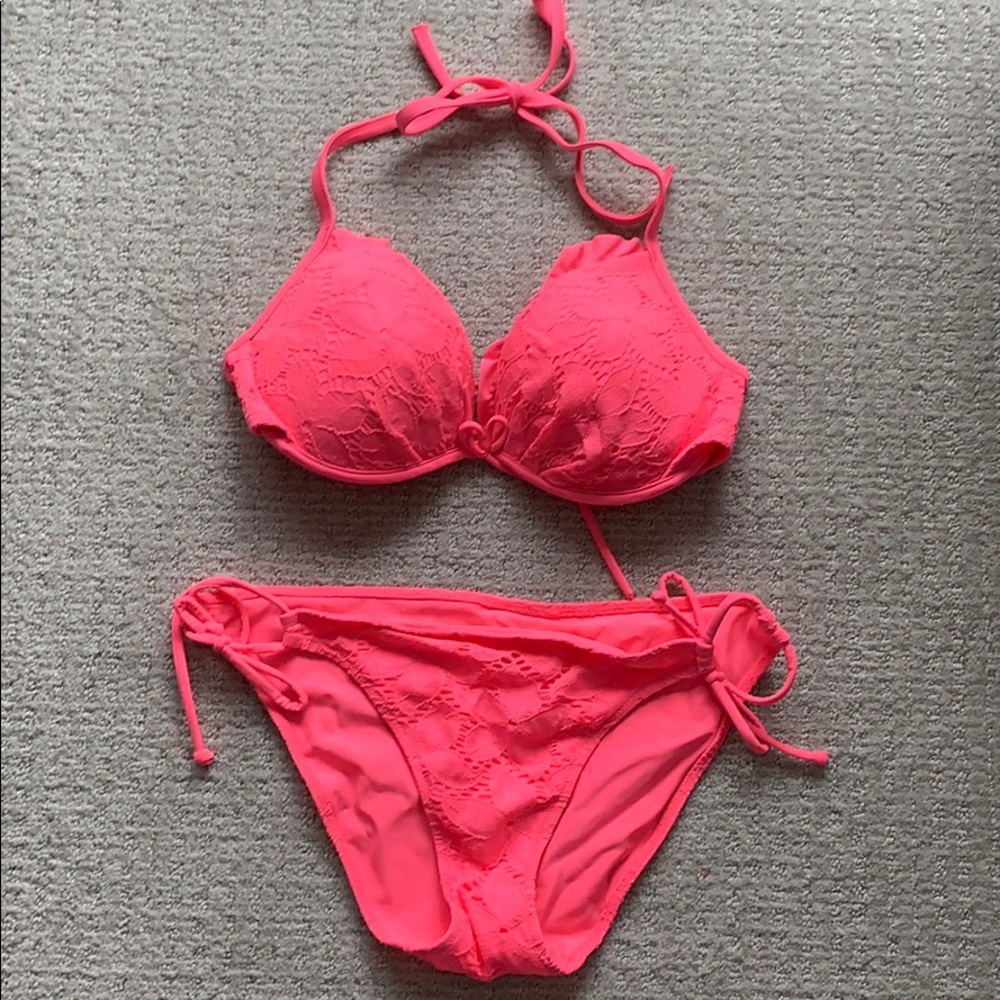Top 34 C with padding and push-up. Bottom medium